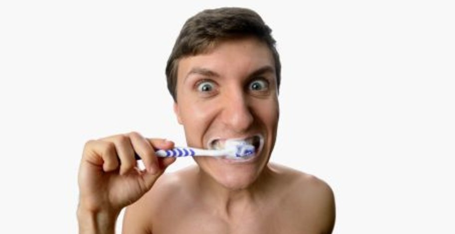 Najčastejšie chyby, ktorých sa dopúšťame pri čistení zubov