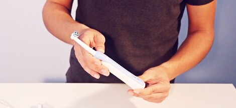 RECENZIA: elektrická kefka Braun Oral-B PRO 2000