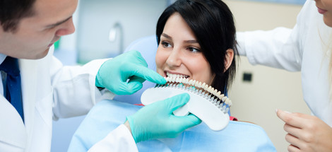 Spoľahnite sa pri bielení zubov na odborníkov