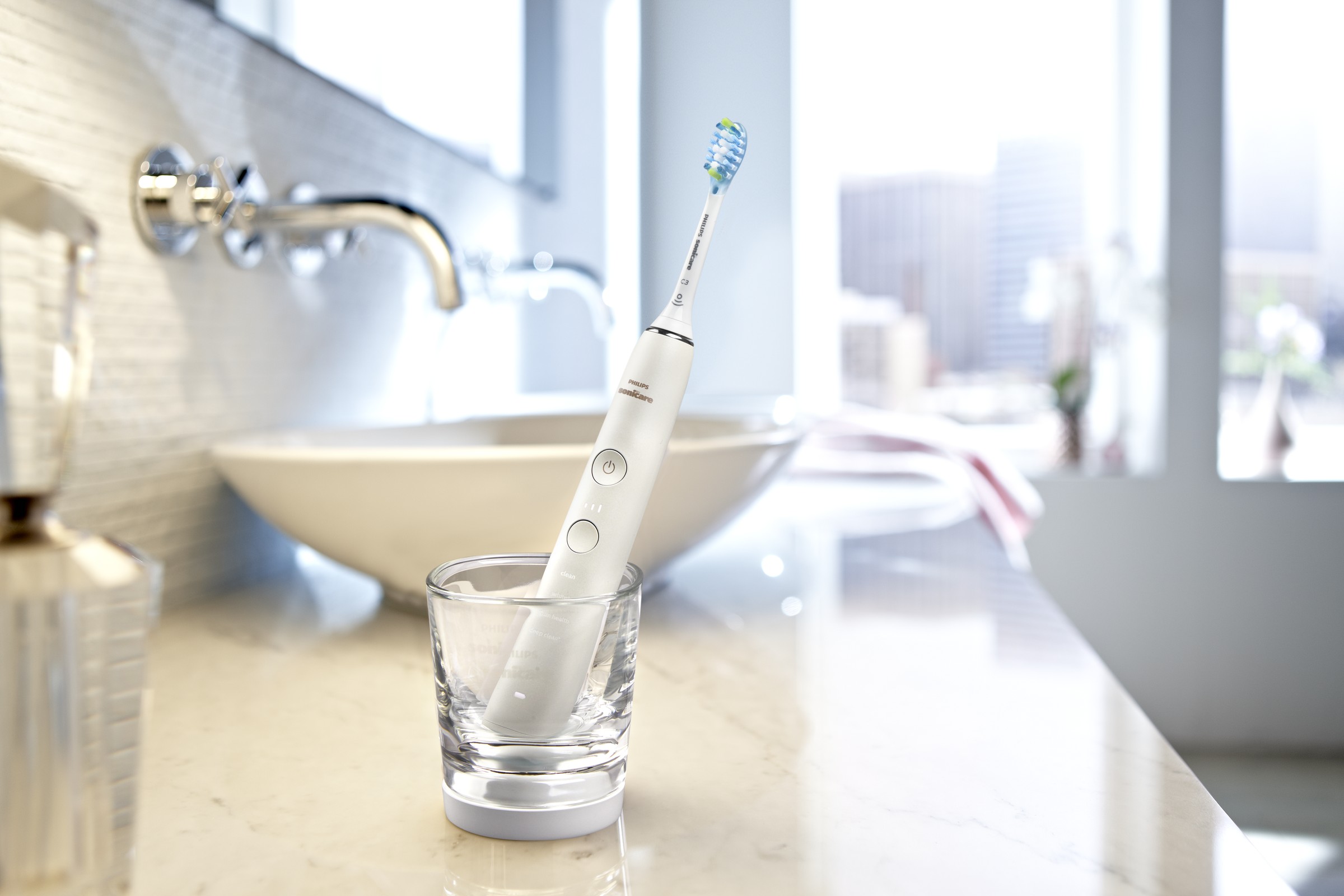 Philips Sonicare DiamondClean HX8494/01 sonický kartáček + ústní sprcha - POŠKODENÝ OBAL
