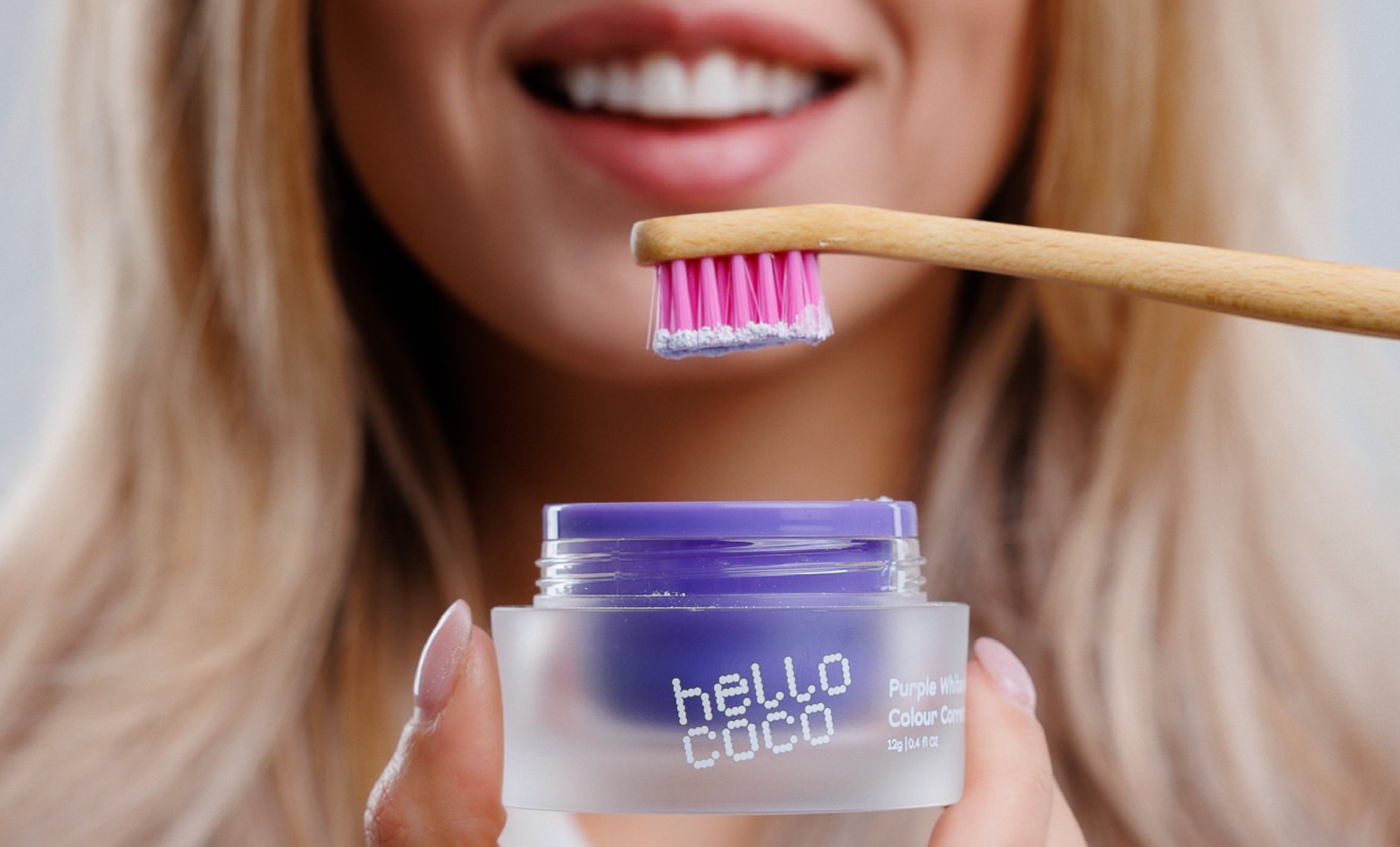 Hello Coco Purple Whitening Colour Corrector zubný púder 12 g