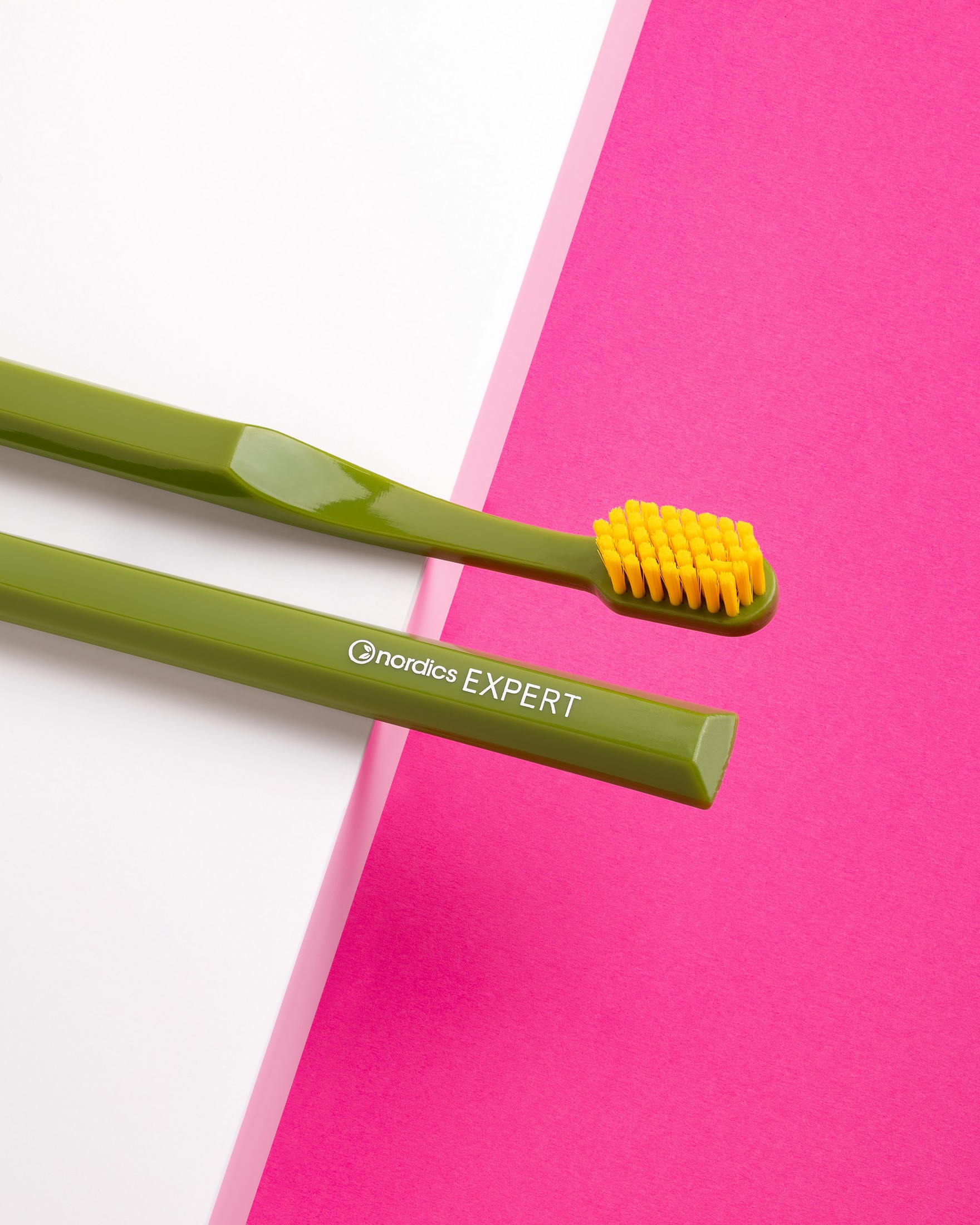 Nordics Curve Soft Green zubná kefka