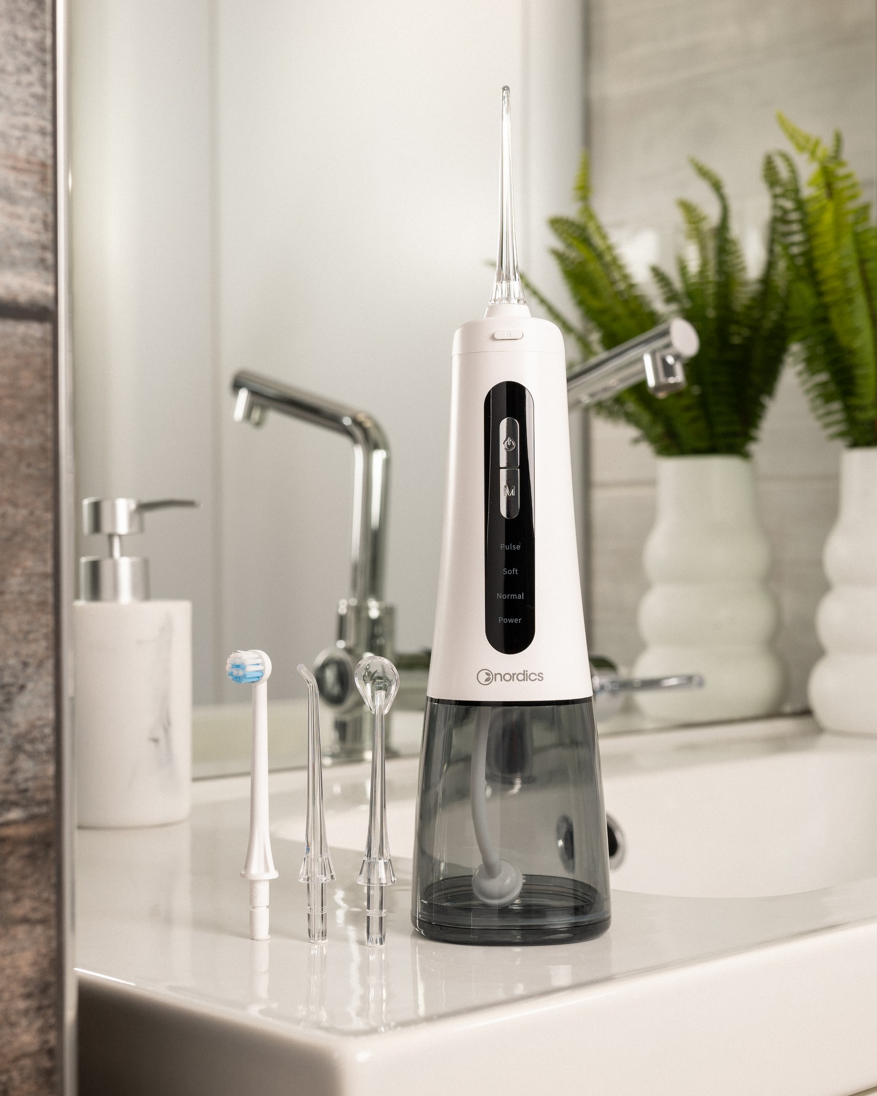 Nordics Expert EA139B cestovná ústna sprcha