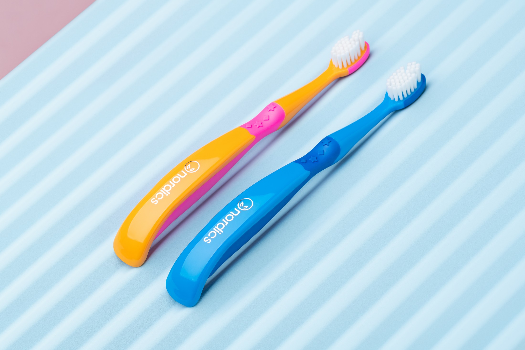 Nordics Premium Kids Mermaid Soft 9240 Orange/Purple detská zubná kefka