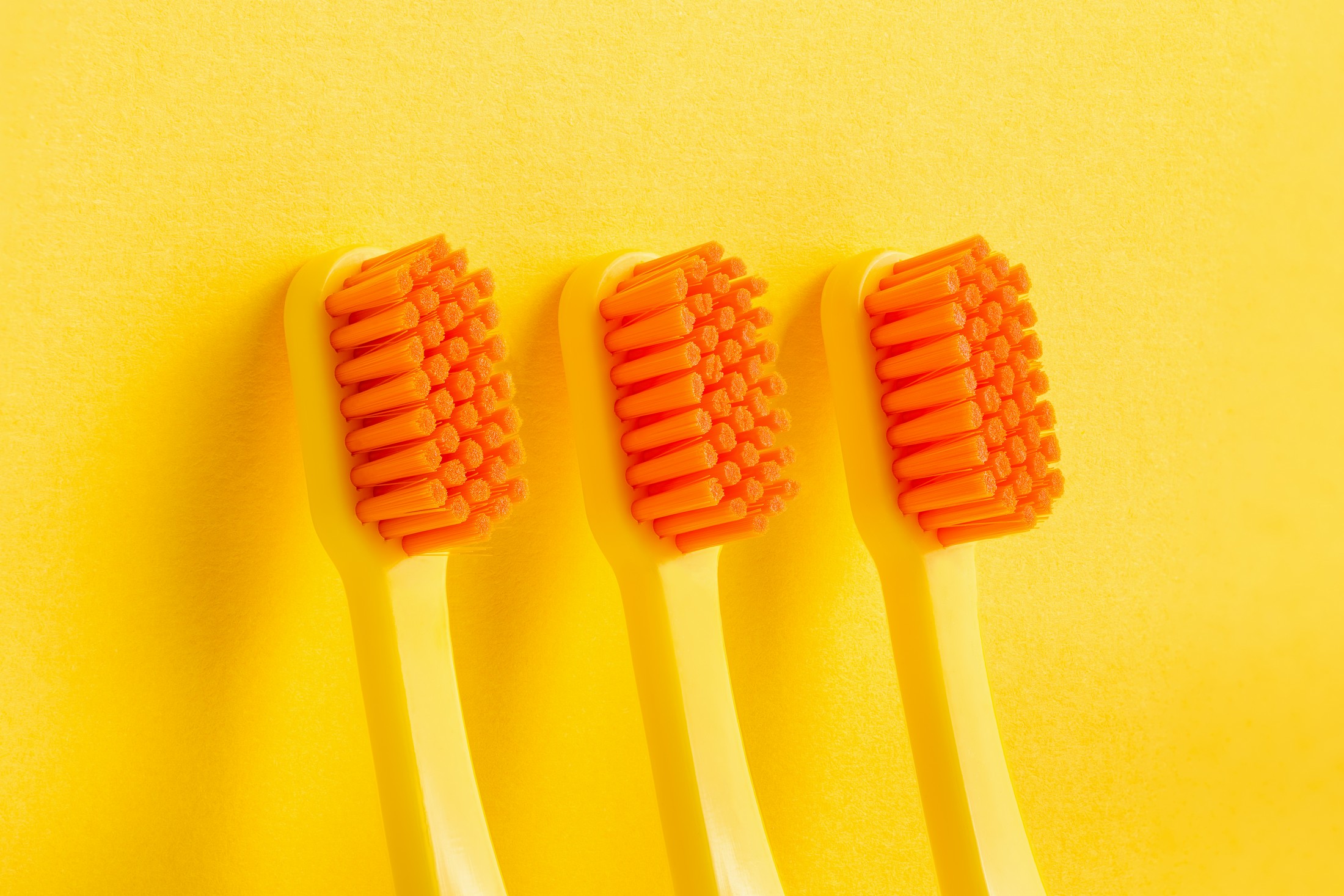 Nordics Curve Soft Yellow zubná kefka