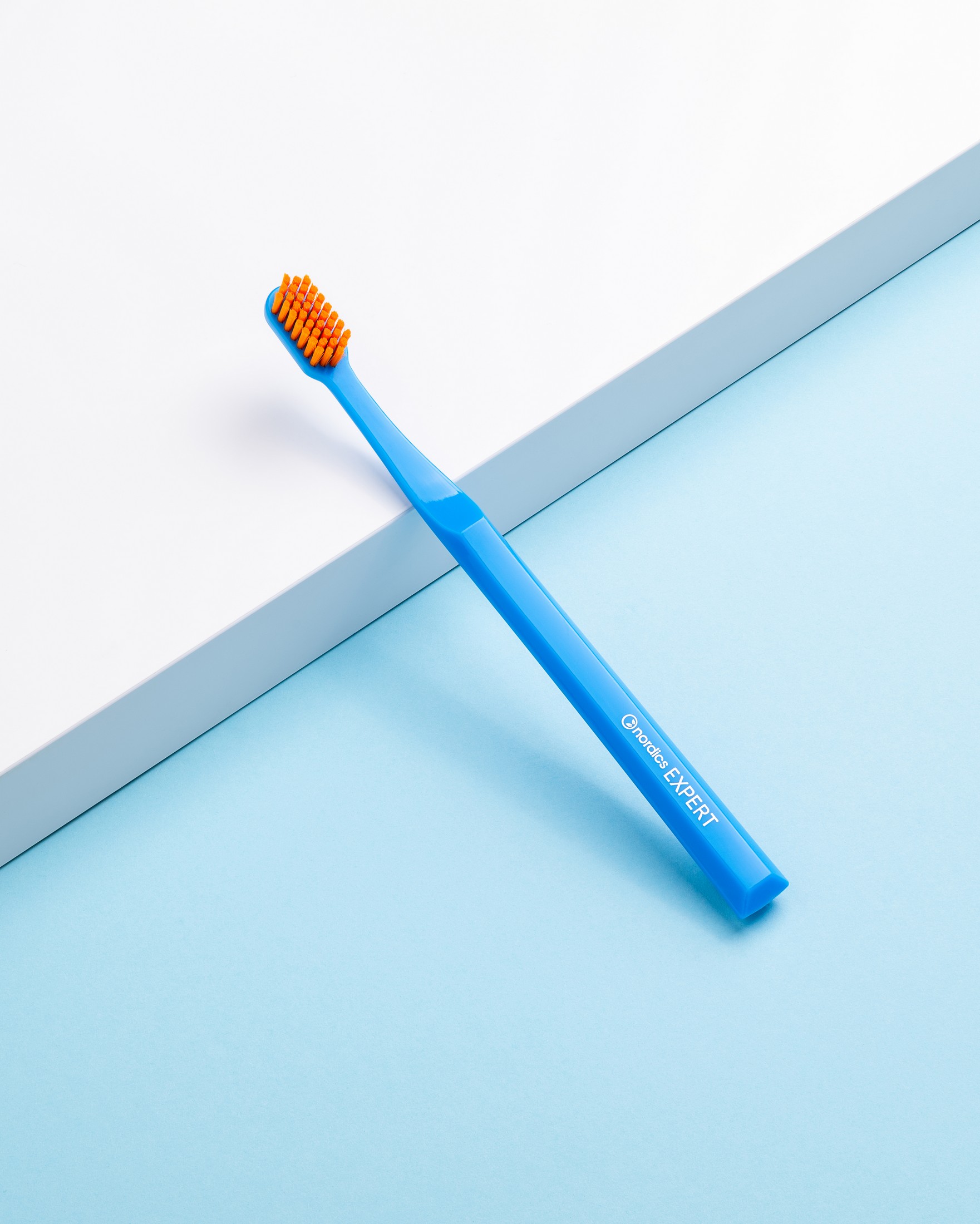 Nordics Curve Soft Blue zubná kefka