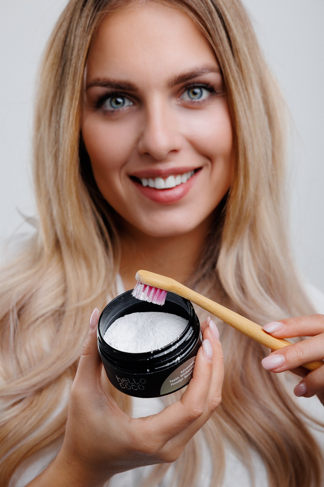 Hello Coco Whitening Booster bieliaci zubný púder 30 g