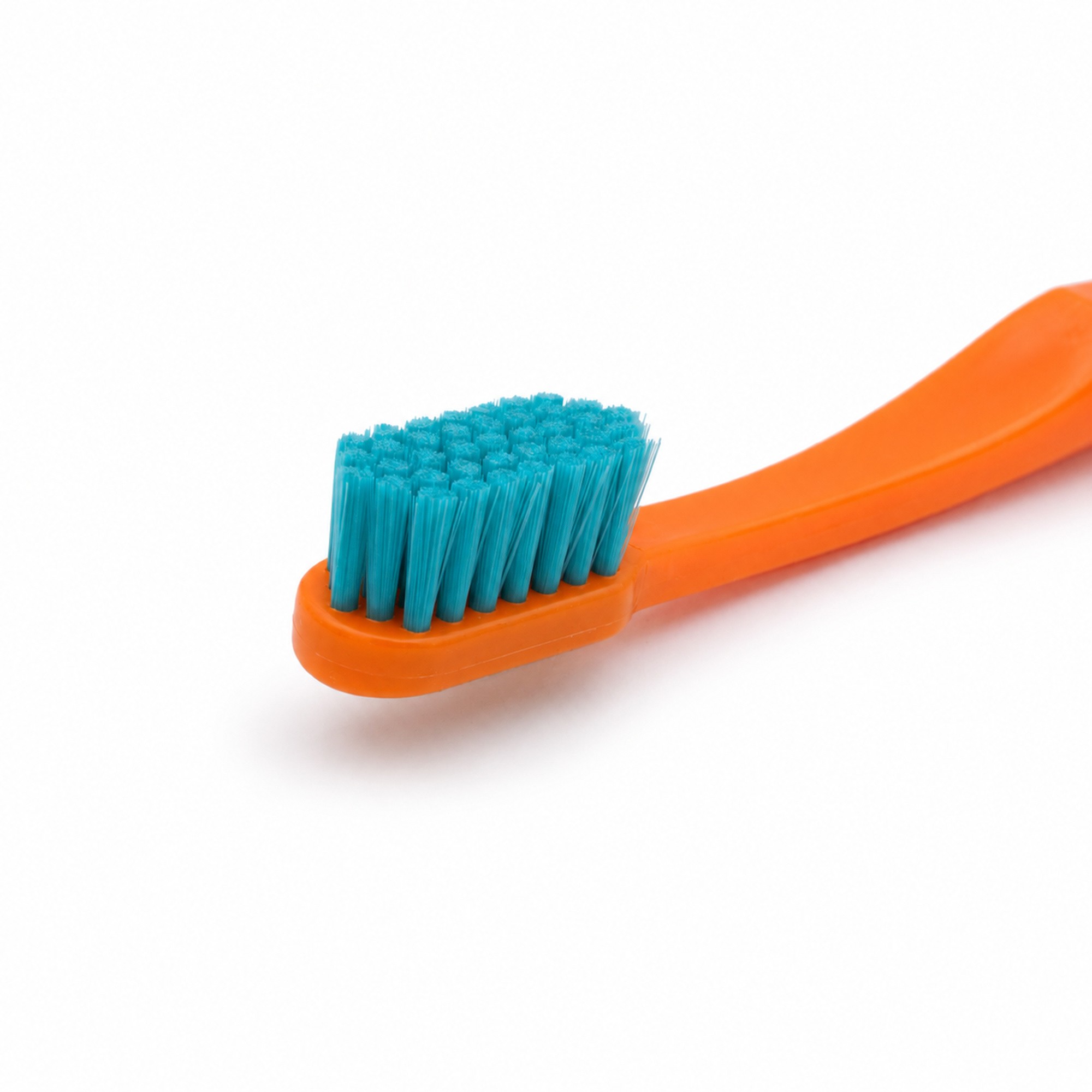 Nordics Curve Soft Orange zubná kefka