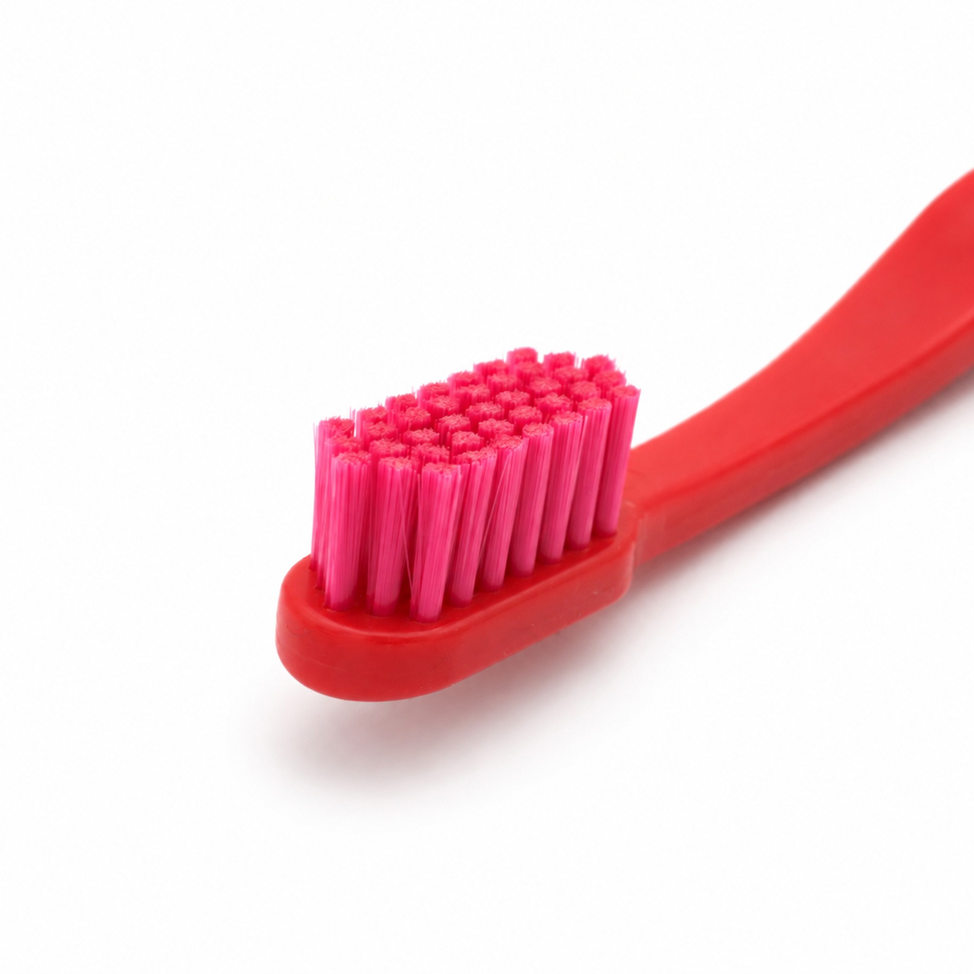 Nordics Curve Ultra Soft Red/Red zubná kefka