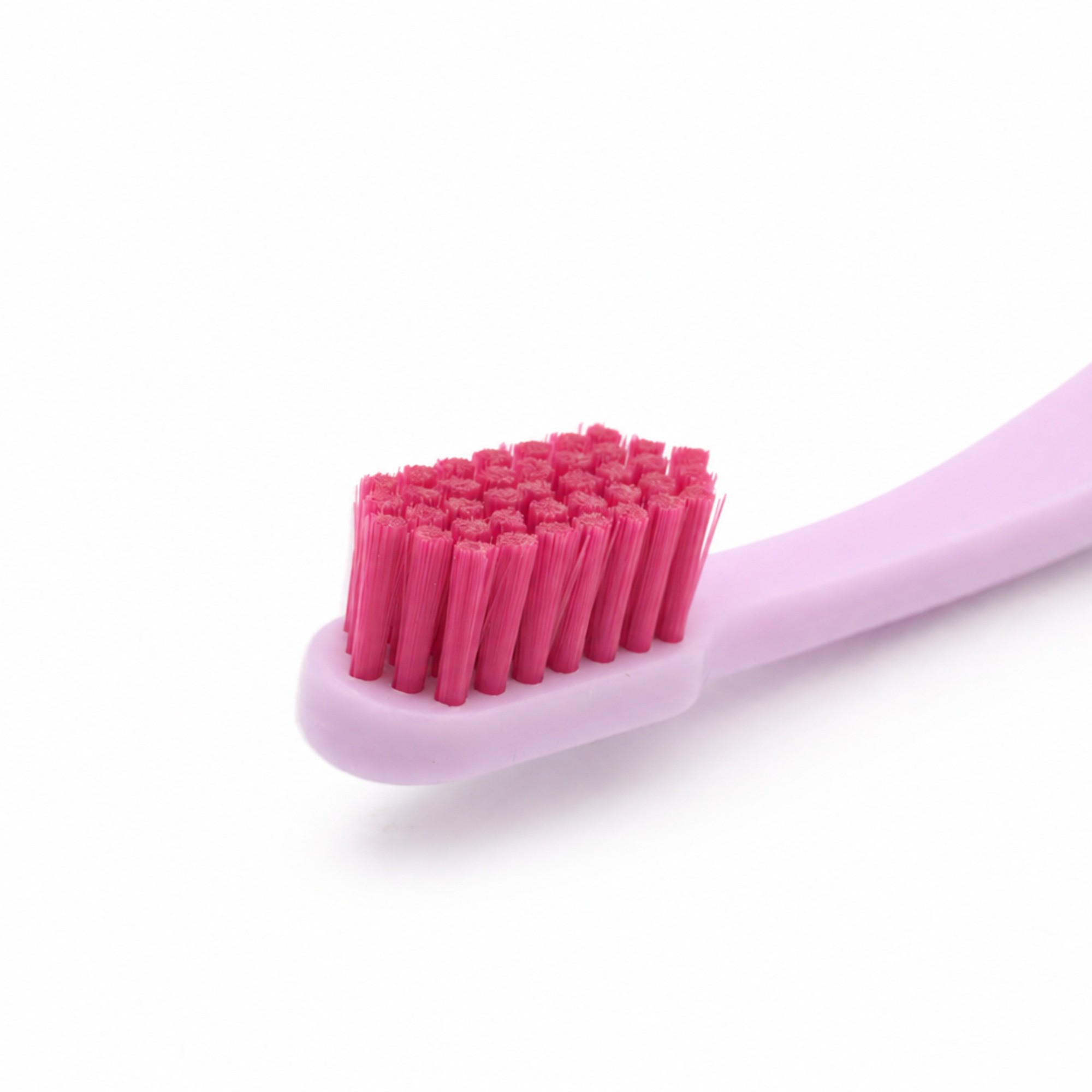 Nordics Curve Ultra Soft Pink/Red zubná kefka