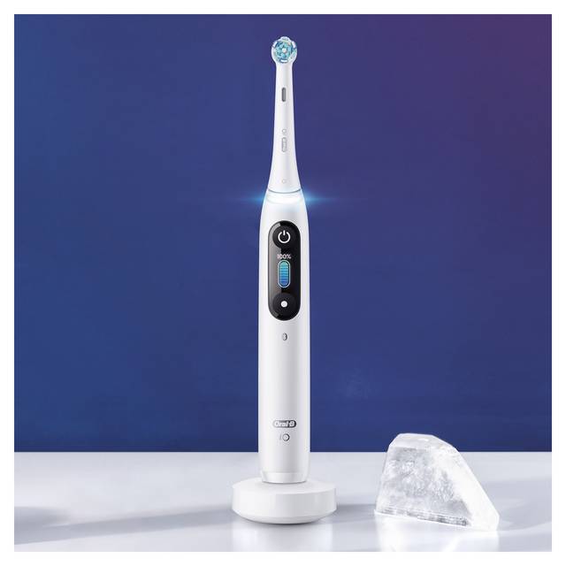 Oral-B iO Series 8 White Alabaster magnetická kefka