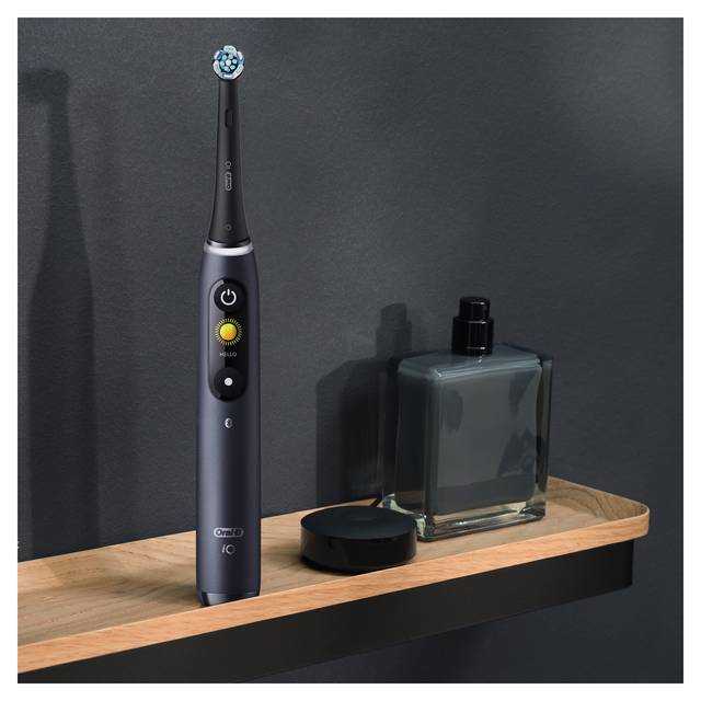 Oral-B iO Series 8 Black Onyx magnetická kefka