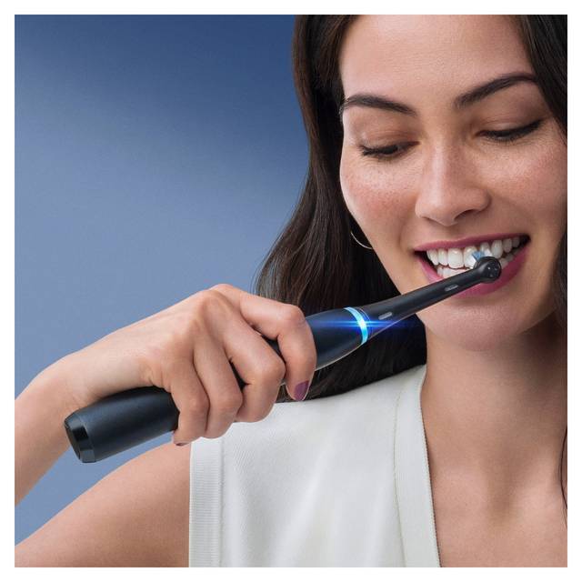 Oral-B iO Series 8 Black Onyx magnetická kefka