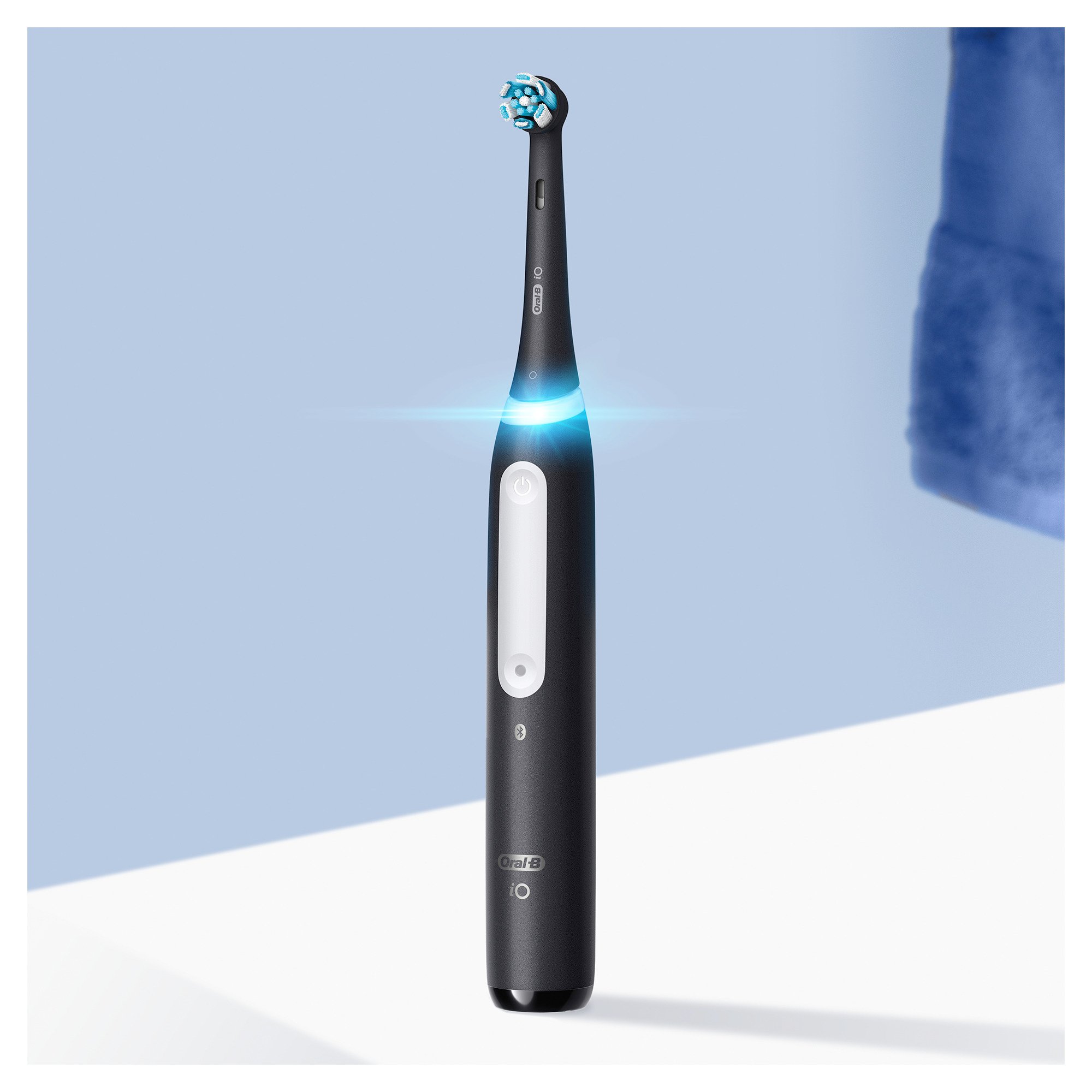 Oral-B iO Series 4 Black magnetická kefka