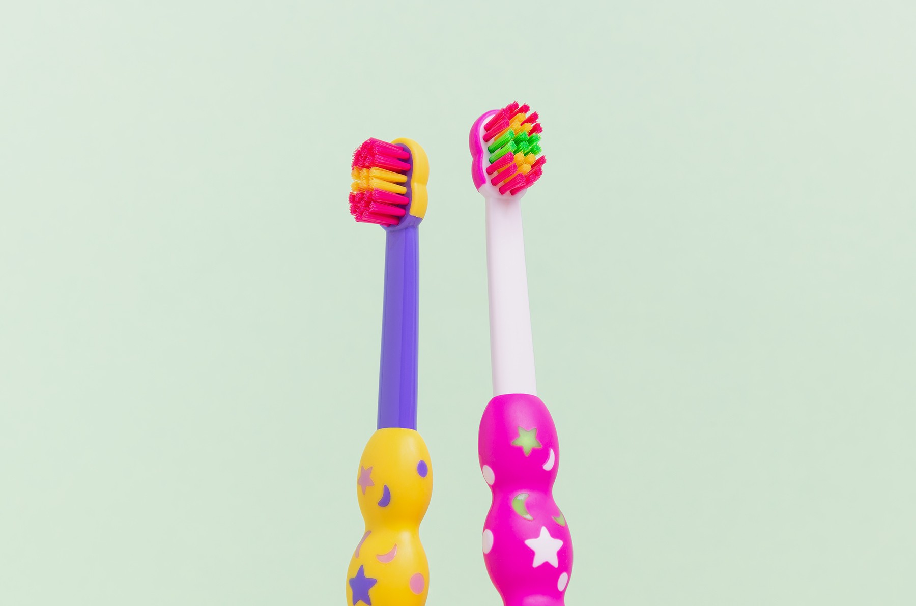 Nordics Premium Baby Soft 4080 Yellow&Pink detská zubná kefka